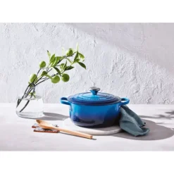 Cocotte en fonte Ovale 31 cm Azur Le Creuset Signature