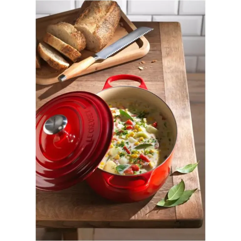 Cocotte en Fonte Ovale 33 cm Cerise Le Creuset Signature