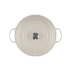 Faitout Meringue en Fonte avec Intérieur Sable 30 cm Le Creuset Signature